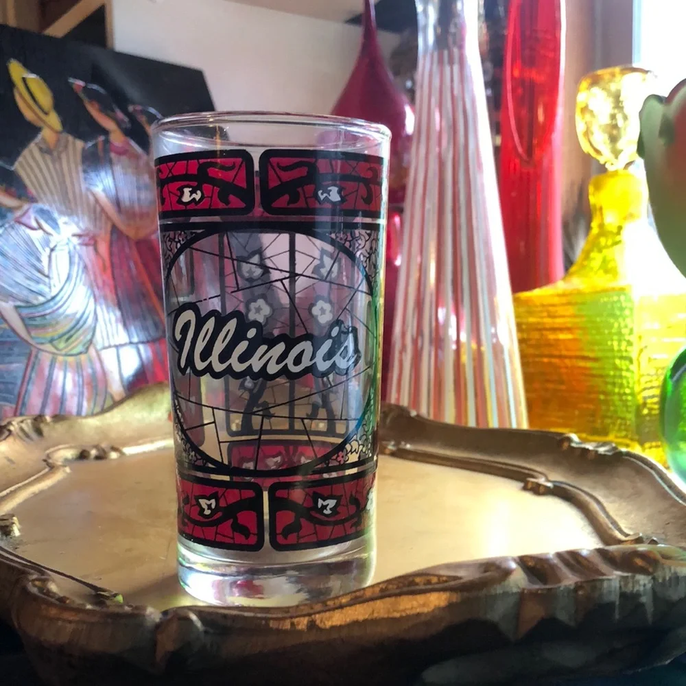 🖤VINTAGE Illinois Souvenir Glass with Red and Black Design